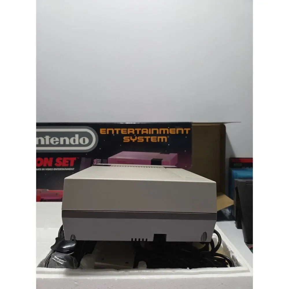 Nintendo NES Action Set Console CIB Zapper Controllers 15 Games Bundle